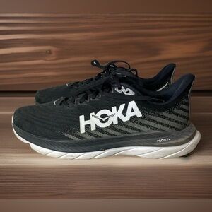 Hoka Men's Mach 5 Shoe Size: 10B Color: Black and White Running Training
